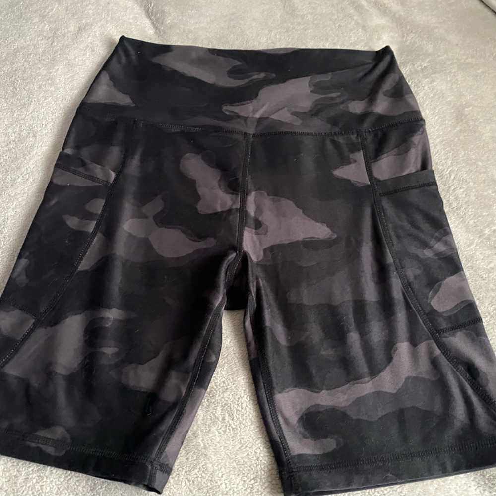 Camo legging shorts